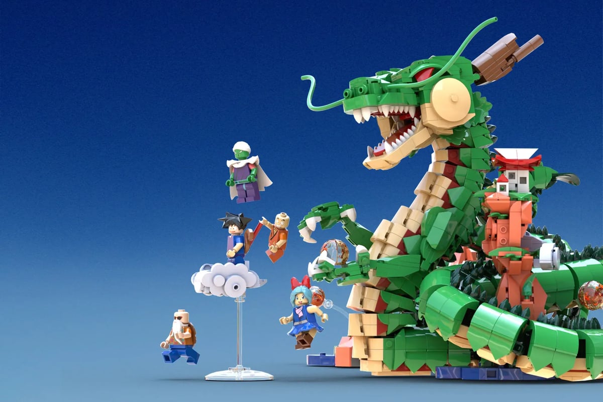 Zbliżenie na głowę fanowskiego Shenrona z klocków LEGO